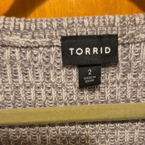 Torrid Gray Sweater With Keyhole Size 18/20 - Picture 2 of 6